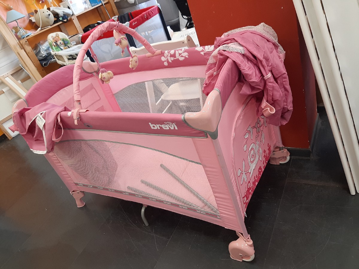 LETTINO DA CAMP. BREVI ROSA CON DOPPIA ALTEZZA, RUOTE, OBLO', MANIGLIONE GIOCO E FASCIATOIO